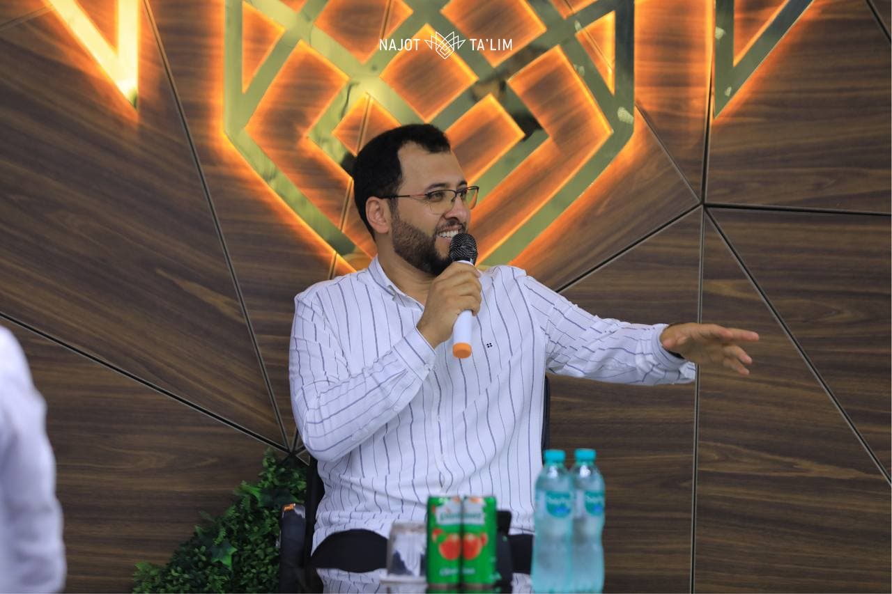 Ikrom Sharif bilan "Men kitobdan nima olaman" mavzusida suhbat tashkil etildi